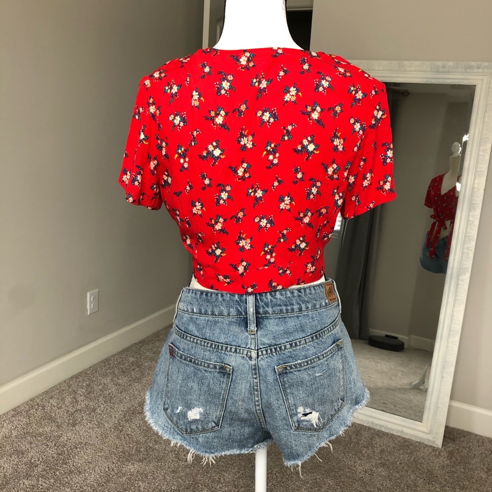 American Eagle Floral Crop Top
